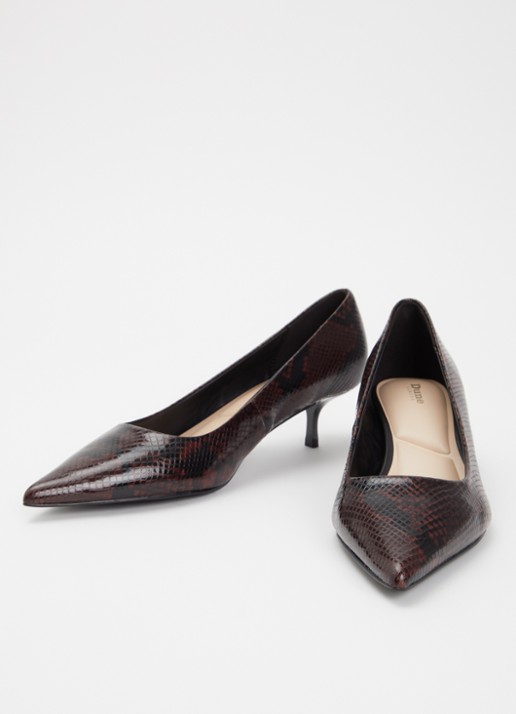 Dune London Amira pump met slangenprint - detail roodbruin