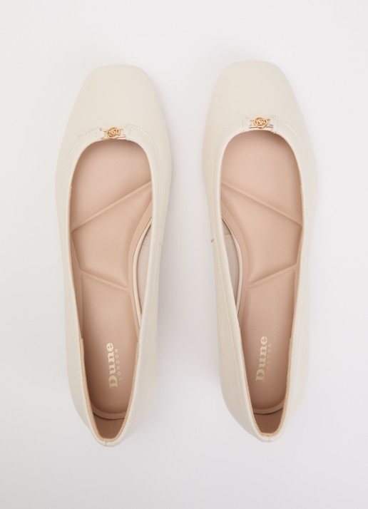 Dune London Approve ballerina met logo  - detail 2 creme