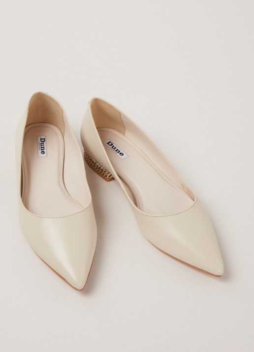 Dune London Ariya ballerina van leer met kettingdetail - detail 3 beige