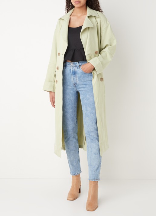 EDITED Giuliana trenchcoat met ceintuur en klepzakken - voorkant 4 lichtgroen