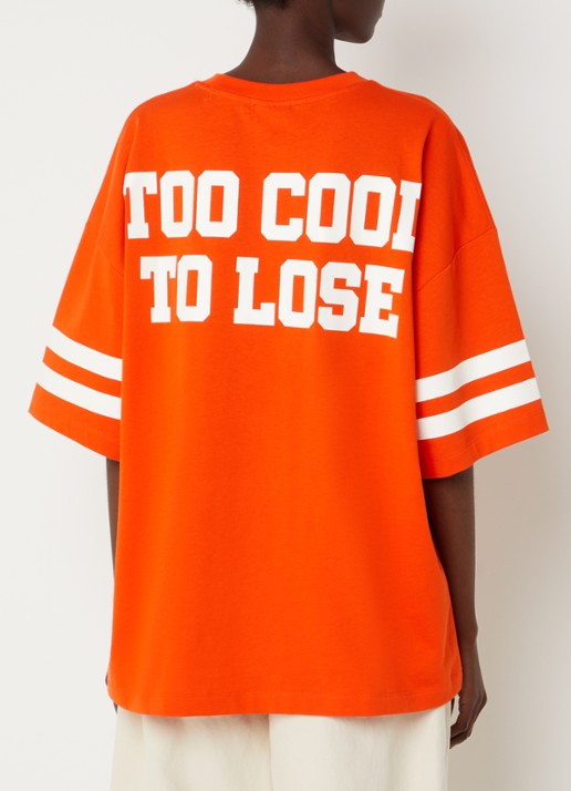 Essentiel Antwerp Joopio T-shirt met front- en backprint - detail oranjerood