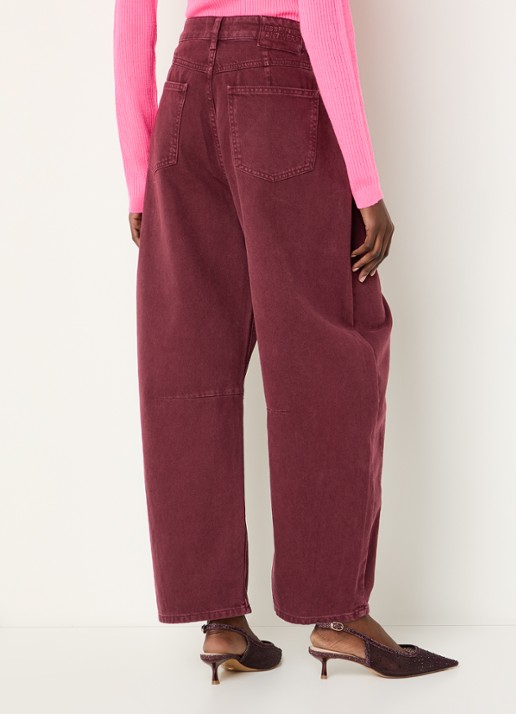 Essentiel Antwerp Kokos mid waist cropped balloon fit jeans met gekleurde wassing - achterkant 5 bordeauxrood