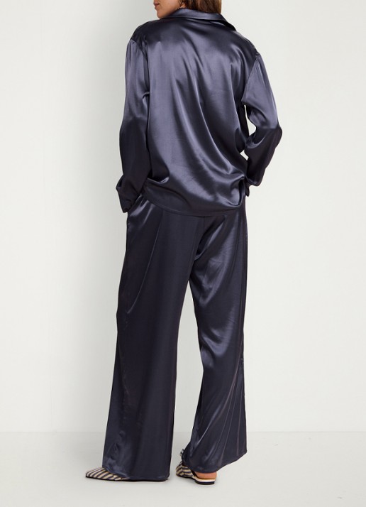 Essenza Elodie loungetop met glanzende finish - detail 7 donkerblauw