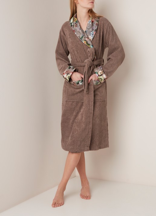 Essenza Fleur badjas met contrastvoering en bloemenprint - voorkant 3 taupe