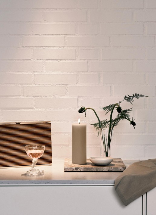 ester & erik Led-kaars 20 cm - voorkant 2 donkerbeige