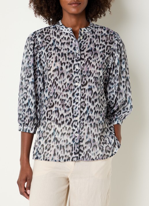 Expresso Blouse met panterprint en pofmouw - detail 2 lichtblauw