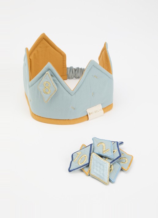 Fabelab Celebration Crown Baby hoed met applicatie - voorkant 2 lichtblauw