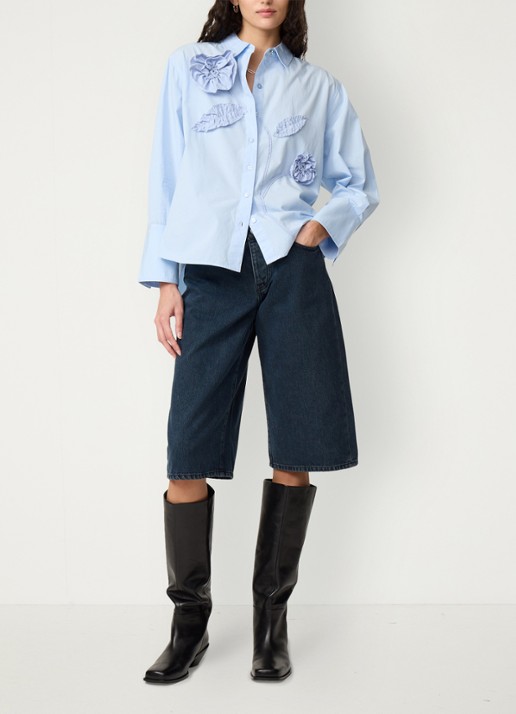 Fabienne Chapot Alex blouse met bloemenapplicaties - voorkant 6 lichtblauw