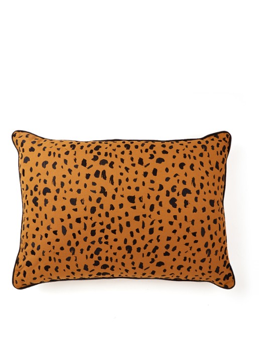 Fabienne Chapot Cheetah Spots sierkussen 50 x 70 cm - voorkant lichtbruin