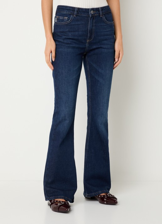 Fabienne Chapot Eva mid waist flared jeans met donkere wassing - detail 2 indigo