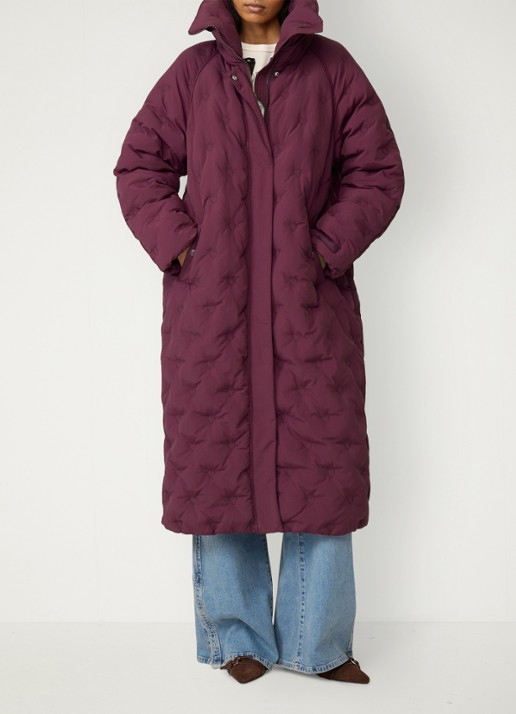 Fabienne Chapot Pomme longline pufferjas met steekzakken - voorkant 5 bordeauxrood