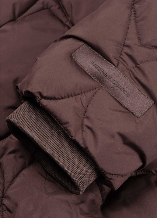 Fabienne Chapot Prisca puffer jack met capuchon en steekzakken - detail 3 chocoladebruin