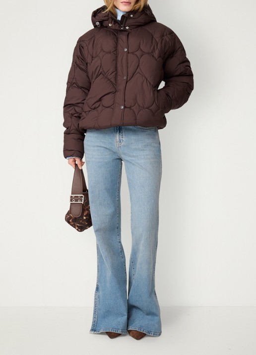 Fabienne Chapot Prisca puffer jack met capuchon en steekzakken - voorkant 2 chocoladebruin