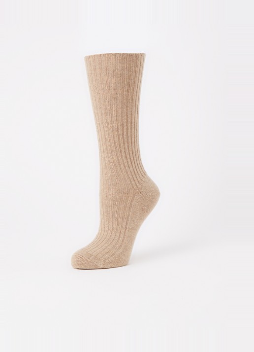 Falke Cosy ribgebreide sokken in kasjmierblend - detail beige