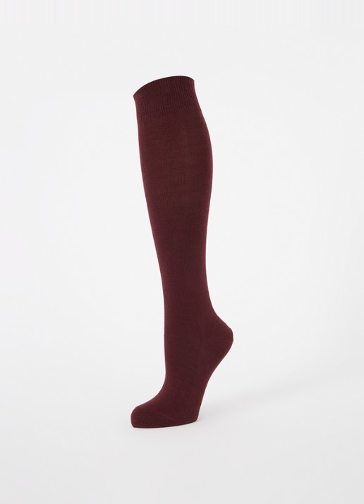 Falke Softmerino kniekousen in wolblend - detail bordeauxrood
