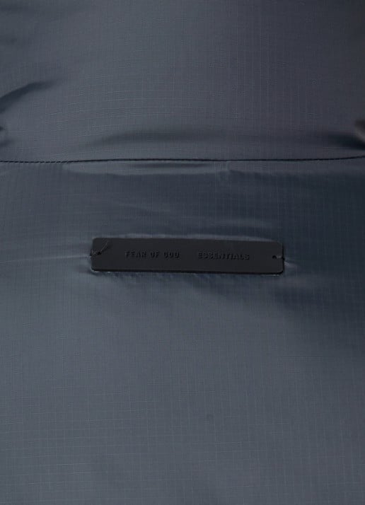 Fear of God Essentials Gewatteerd jack met donsvulling en steekzakken - detail 5 antraciet