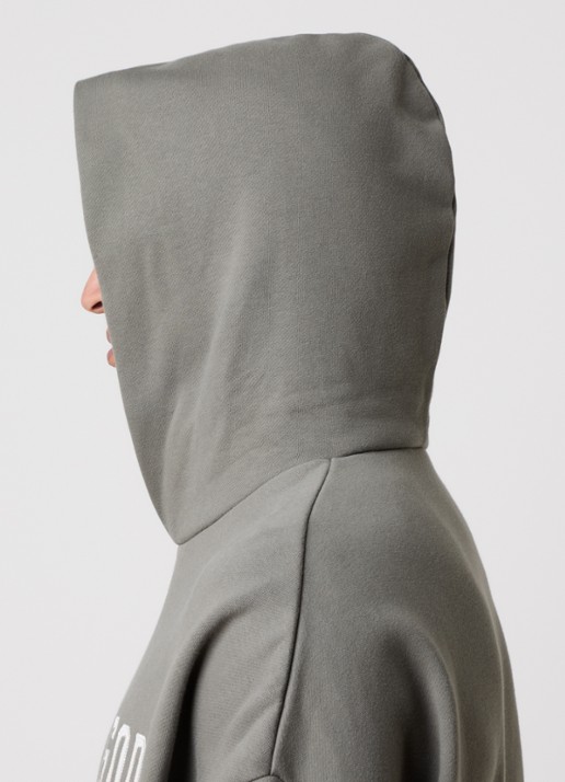 Fear of God Essentials Hoodie met logoborduring - detail 3 olijfgroen