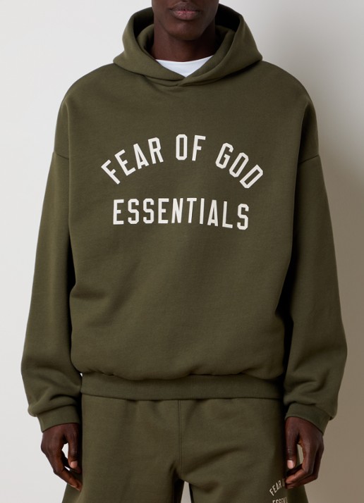 Fear of God Essentials Hoodie met logoprint - detail bronsgroen