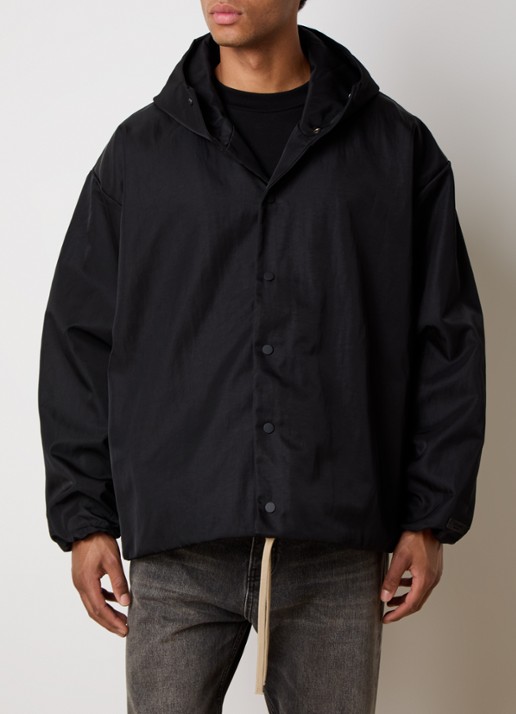 Fear of God Essentials Jack met backprint en capuchon - detail 2 zwart