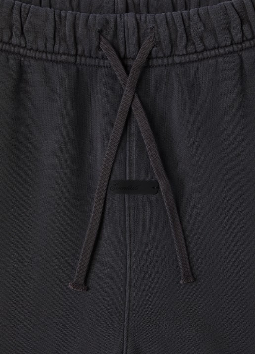 Fear of God Essentials Loose fit korte joggingbroek met logo - detail antraciet