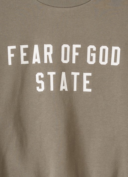 Fear of God Essentials Sweater met logoborduring - detail 3 legergroen