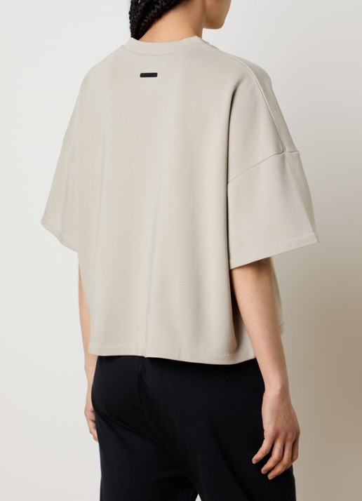 Fear of God Essentials T-shirt met logo en ronde hals - achterkant beige