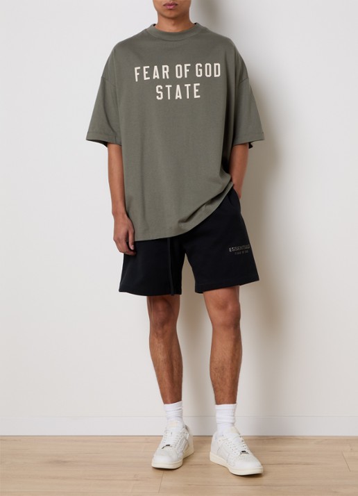 Fear of God Essentials T-shirt met logo - voorkant 3 olijfgroen