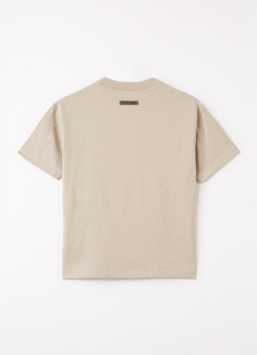 Fear of God Essentials T-shirt met logoprint - voorkant 2 donkerbeige