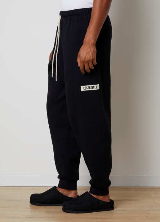 Fear of God Essentials Tapered fit joggingbroek met logo en steekzakken - detail 3 zwart