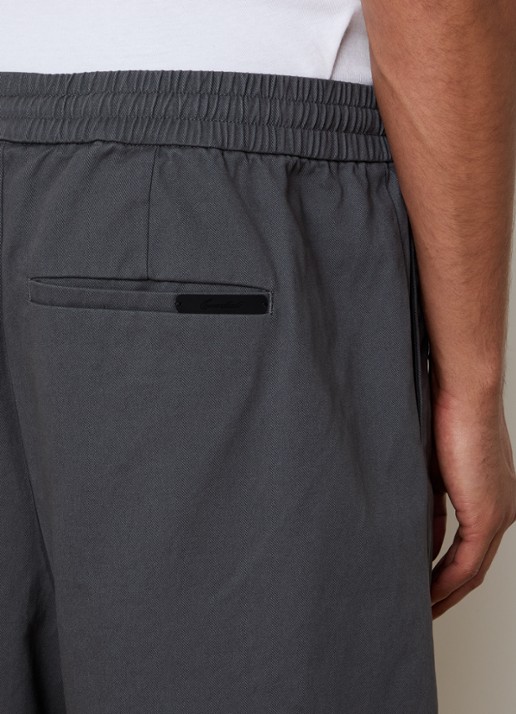 Fear of God Essentials Twill straight fit korte broek met steekzakken - detail 6 donkergrijs