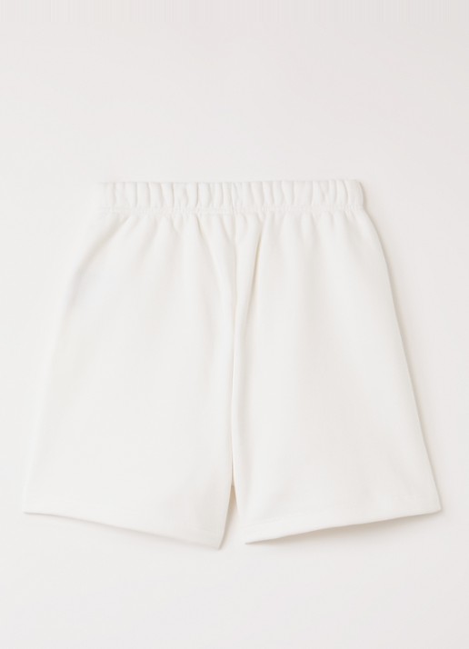 Fear of God Essentials Wide fit korte joggingbroek met logoprint - voorkant 2 wit