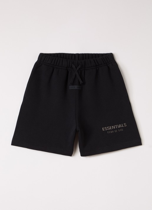Fear of God Essentials Wide fit korte joggingbroek met logoprint - voorkant zwart