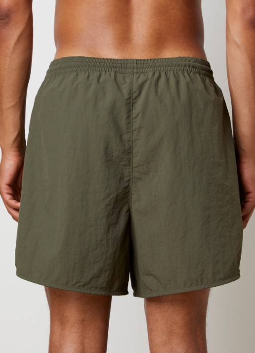 Fear of God Essentials Zwemshort met steekzakken - achterkant 3 bronsgroen
