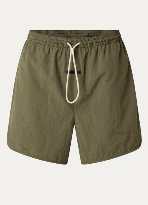 Fear of God Essentials Zwemshort met steekzakken - voorkant bronsgroen
