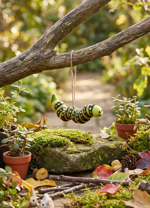 Felt So Good Carl the Caterpillar kersthanger 14 cm - voorkant 3 groen