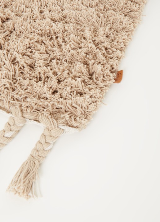 ferm LIVING Amass Long Pile vloerkleed 140 x 70 cm - detail 3 zand