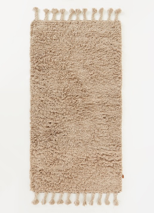 ferm LIVING Amass Long Pile vloerkleed 140 x 70 cm - voorkant 2 zand