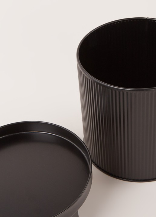 ferm LIVING Bau Pot plantenbak voor binnen 18 x 24 cm - detail zwart