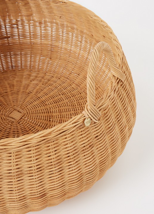 ferm LIVING Braided Low opbergmand 32 cm - voorkant 2 lichtbruin