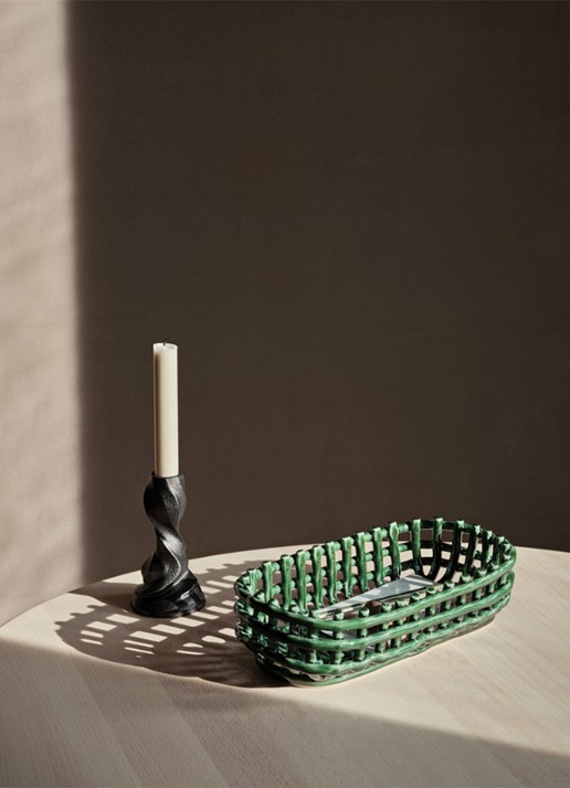 ferm LIVING Ceramic Basket fruitschaal  30 cm - voorkant 3 groen