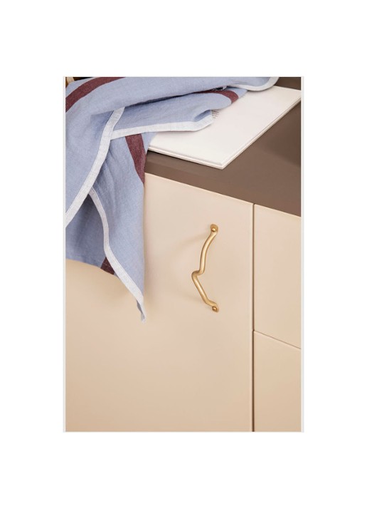 ferm LIVING Curvature handgreep van messing - detail goud