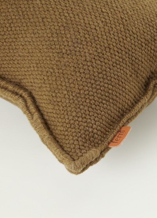 ferm LIVING Desert sierkussen 28 x 53 cm - detail 3 mosgroen