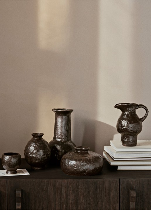 ferm LIVING Doro kopje 30 cl - voorkant 2 donkerbruin