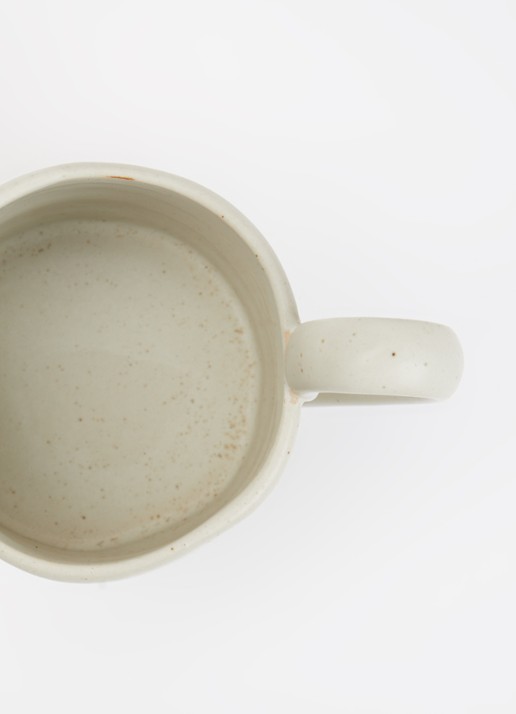 ferm LIVING Flow mok 36 cl - voorkant 2 gebroken wit