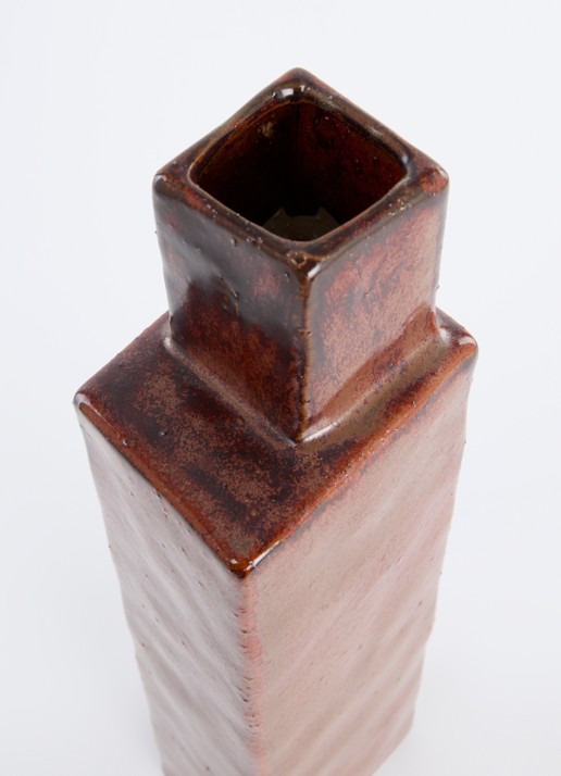 ferm LIVING Koa vaas 40 cm - voorkant 2 roodbruin