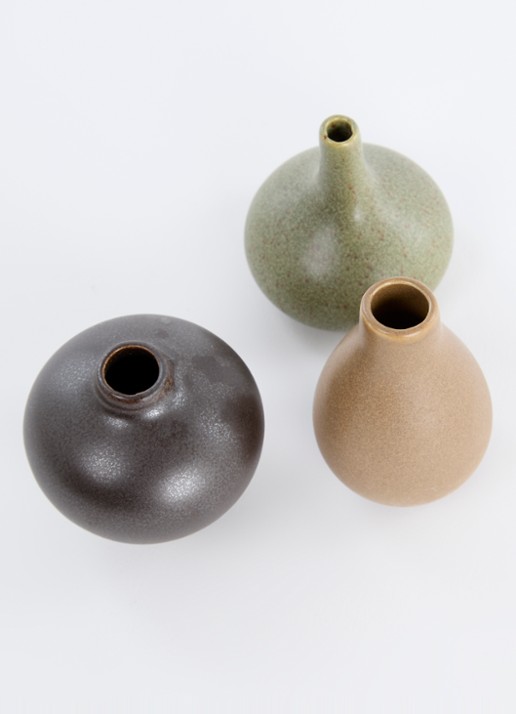 ferm LIVING Komo Mini vaas set van 3 - voorkant 2 bruin