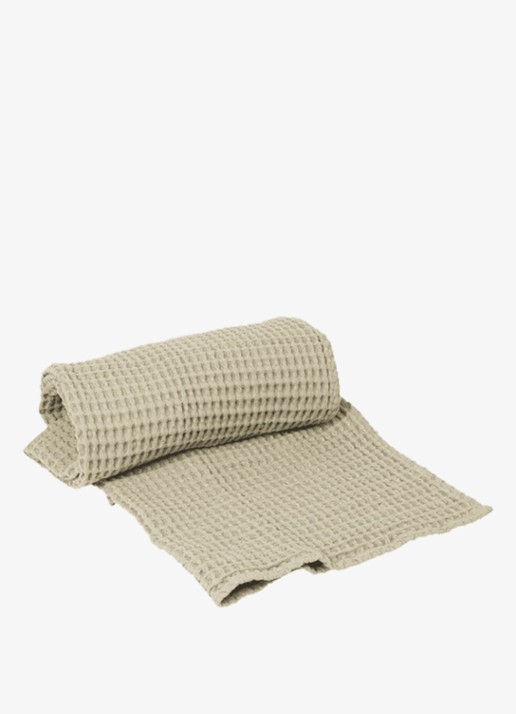 ferm LIVING lceledon badhanddoek van 100% katoen 140 x 70 cm  - voorkant 2 groen
