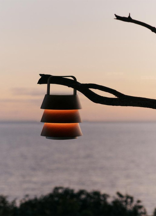 ferm LIVING Luver port lantaarn  - voorkant 2 kastanjebruin