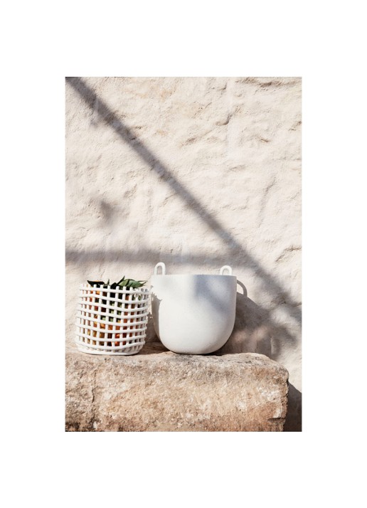 ferm LIVING Mand L van keramiek 22 cm - voorkant 3 gebroken wit
