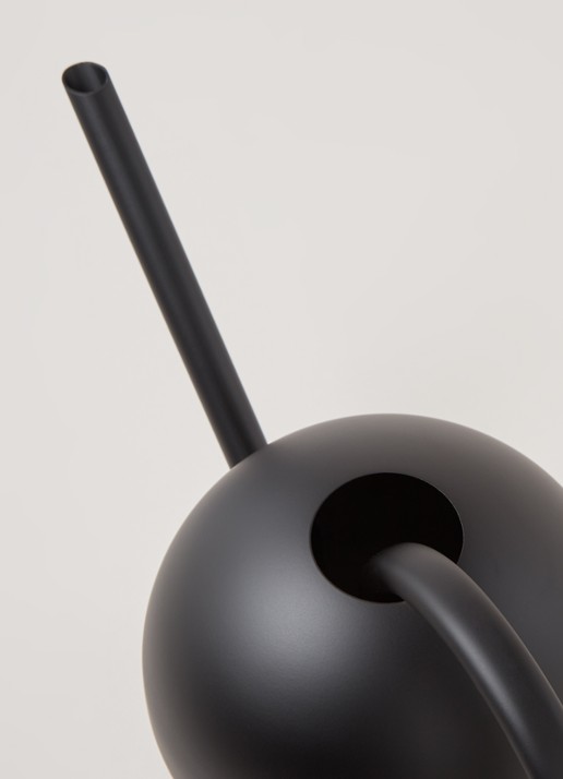 ferm LIVING Orb gieter 2 liter  - detail zwart